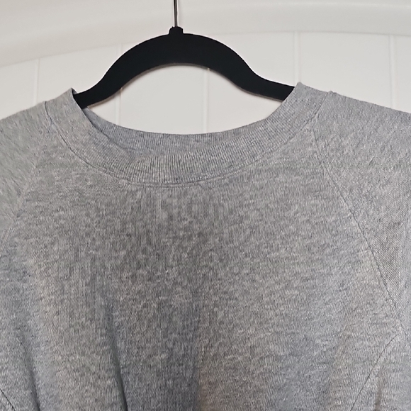 VS M Gray Cropped Sweatshirt - Picture 2 of 13